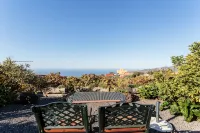 Los Laureles Bungalow