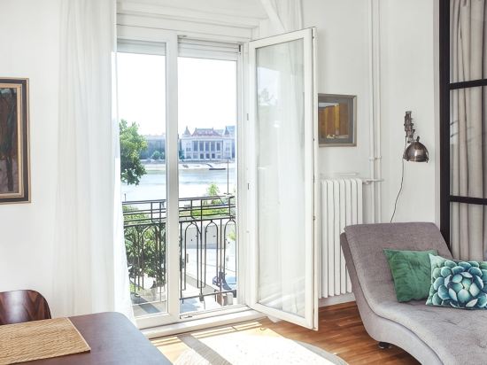 Riverside Panorama Apartment