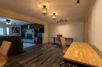 Quilter's retreat with 3 quilting spaces and 2 full bathrooms! - Wifi