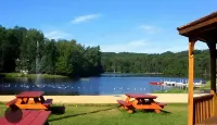 Gorgeous Lake Cabin in the Poconos with private hot tub - Homestays