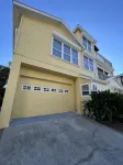 Florida Beachfront Bliss just steps from the Sand - 3 stjerner