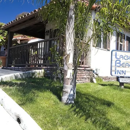 Woods Cove Inn
