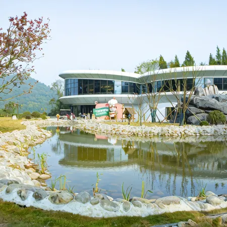 Three Gorges giraffe Park's Hotel