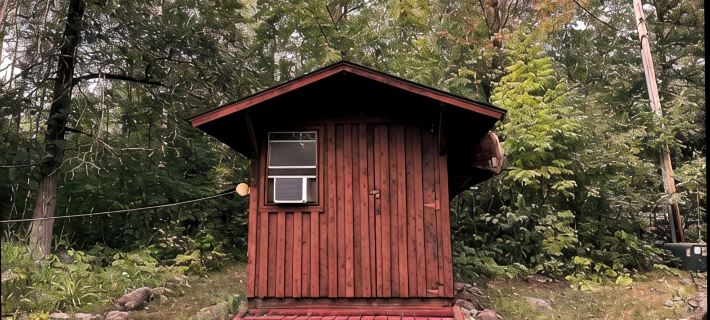Secluded pet friendly cabin on 40 acres with frontage on the Kettle River Hotels in Pine County