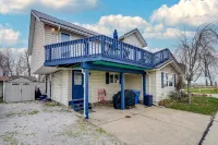 Front Porch & Balcony overlooking Park/Lake Erie! Cedar Point, Fishing & Beach! - Wifi