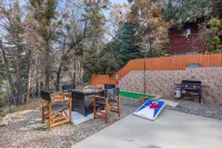 Spacious, Modern Mountain Cabin with Hot Tub - Hytter