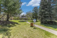 High-End Downtown Traverse City Ground Floor Condo on Quiet Street - 4 stjerner