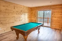 Cozy log cabin with Lakefront and Private Dock