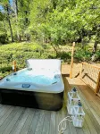 Private Hot Tub Near Big Trees & Lakes