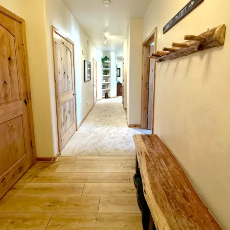 Spacious 3Br, Perfect Downtown Location w/ Pool, Hot Tub, & Shuttle Access