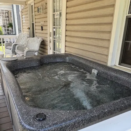 Stay In Ohiopyle & Relax in Town Near The GAP Trail, Hot Tub