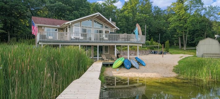 4Bd 2BTH Lakefront Cottage Firepit & Kayaks Hotels in Kent County