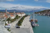 Apartments Nada Trogir-Arbanija, A nice app. with sea view, 100 m from the beach - Wifi