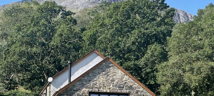 New luxury converted barn at the foot of Moel Hebog 카나번 호텔