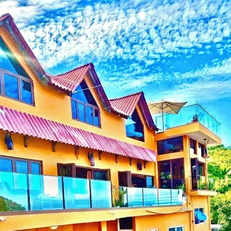 Penthouse in Yelapa, Brand New and Luxurious Casa, Sleeps 8 very comfortably