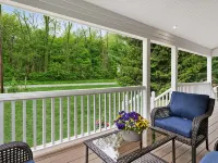 Beach House Lake Shore Road steps to Miller Beach access. 4 bedrm4 bathroom Hotels in Chikaming Township