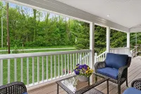 Beach House Lake Shore Road steps to Miller Beach access. 4 bedrm4 bathroom