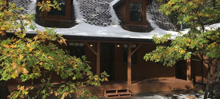 Spacious cabin with AC, private lake, hot tub, movie room Hoteles en Arnold