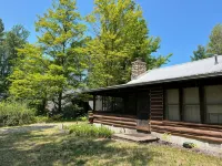 Log cabin, walking distance from Funistrada, LaBecasse, Laker Shakes & Glen Lake - Hytter