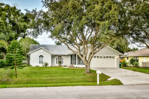 Serenity in Blue PERFECT COASTAL OASIS on the TREASURE COAST - Pools