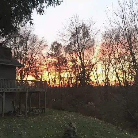 Sweet and spacious mountain view home w/fireplace!