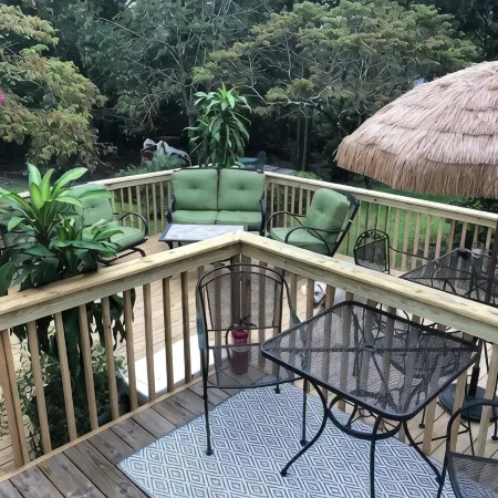 The Crab Shack! hot tub, 10 min to beach & base. newly renovated