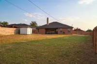 Dante’s Place-Spacious 3BR Home Near I-20 - ห้องครัว