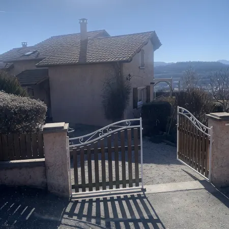 South-facing villa in the heights of GAP with panoramic mountain views Отели в г. Гап