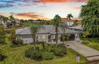 SUPERB! LOCATION! 1 BLOCK 2 FISH VILLE MODERN HOME-HEATED SALT POOL-SPA-E BIKES - 4-Star
