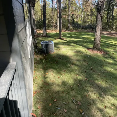 New Cabin in woods at pickwick.  3 BR 2 bath,  near Stateline ramp & state park