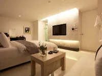 Yuwon Hotel Отели рядом с достопримечательностью «Торговый центр Central City»