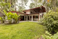 spacious and comfortable Villa with tropical charm and pool