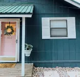 Charming& Cozy Cabin walking distance to downtown and trails