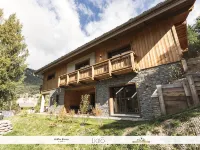 Veliski-Lodge, a chalet for rent in Haute-Maurienne Hotels in Bramans