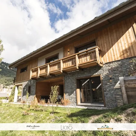 Veliski-Lodge, a chalet for rent in Haute-Maurienne Отели в г. Браман