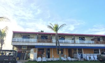 Yellow Moon Guesthouse & Apartments