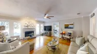 5  Miles to Course - Come Back, Relax in our Salt Water Pool & Outdoor Kitchen! - 4 stjerner