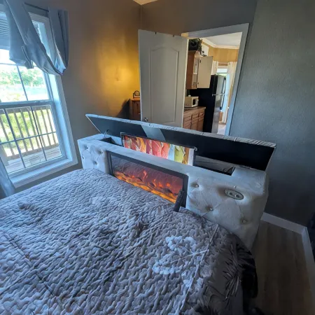 NEW-Lakefront /on 5 acres /near Lakewood Ranch / Pool / Pet Friendly
