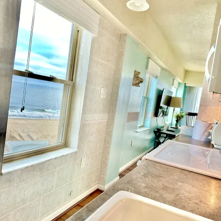 Breathtaking Ocean view, few steps to the beach!!!!!