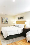 Charming Scarborough Beach, Narragansett 3-bedroom home getaway - 4-Star