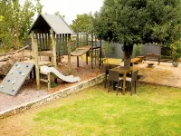 Jarrah Cottage, a Renovated Home with Spacious Block Located in Waroona. Hotels in Waroona