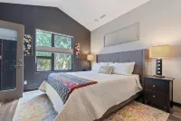 Lux Home w/ Hot Tub+Fire Pit steps from Hyde Park