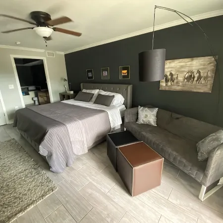 2 Bed King Size Biloxi Luxury Condo