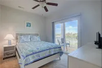 6 Bed 5 Bath Ocean Views, Elevator, 2 masters Suites, & Community Pool - 4-Star