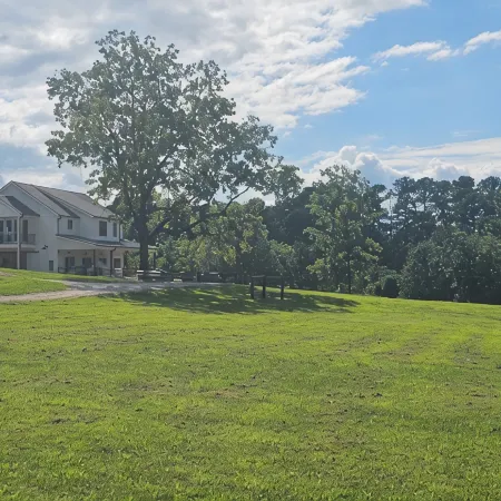 Charming 3-bedroom farmhouse in wonderful Seneca with Sunset views over the farm