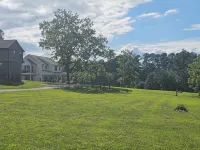 Charming 3-bedroom farmhouse in wonderful Seneca with Sunset views over the farm