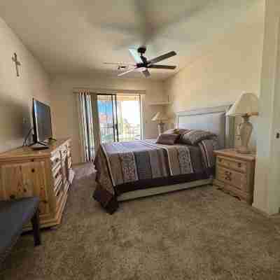 Lakeshore Village Retreat-3BDRM Condo-Walking distance to lake and London Bridge Rooms
