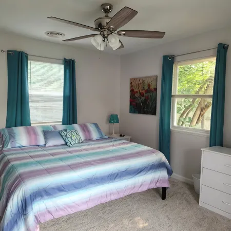 Spotless Geneva Home!  Minutes to Wineries, Spires, Downtown, & the Strip!