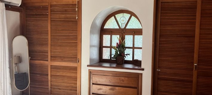 Delightful centrally located Simpson Bay Yacht Club condo. Hotels in Simpson Bay