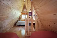 Cozy A-Frame Cottage, Peaceful Location, Hot Tub, Fire Pit, King Bed, Near Dells - Homestays